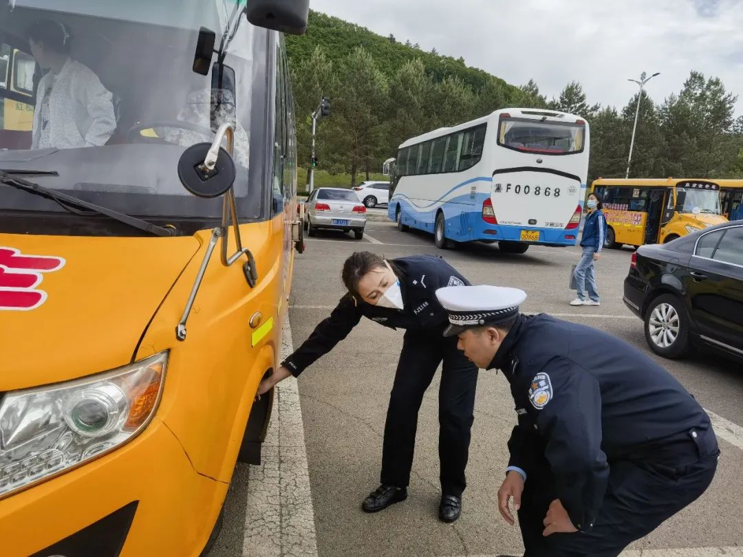 伊美交警大隊深入轄區幼兒園開展校車安全檢查活動/ 伊美交警大隊深入轄區幼兒園開展校車安全檢查活動