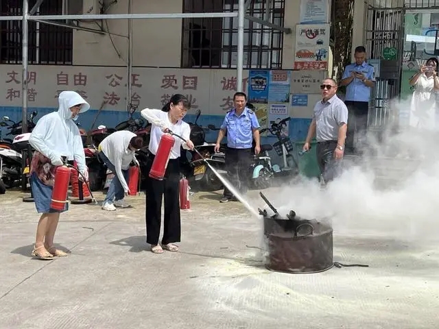 韶山市開展校車、幼兒園火災應急救援演練 韶山市開展校車、幼兒園火災應急救援演練
