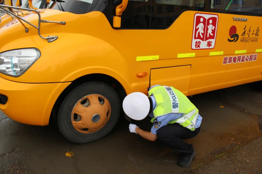 開學季 | 嘉蔭交警:開展校車安全檢查 嚴把校車安全關 圖片