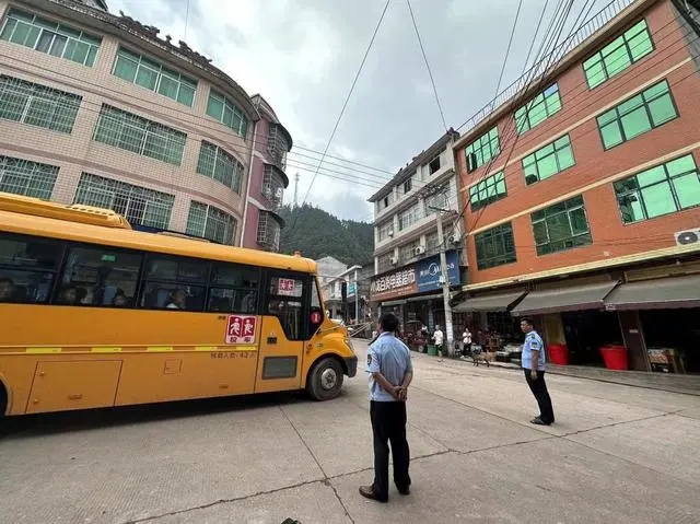 沅陵縣清浪鄉：嚴把校車安全關 全力護航上下學