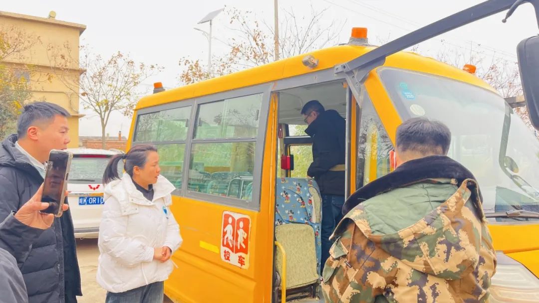 棗莊中心學校:強化校車安全檢查 護航學生平安出行 圖片