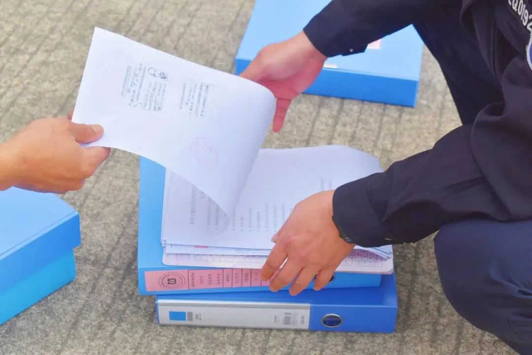 校車安全檢查,筑牢校園交通安全防線 圖片