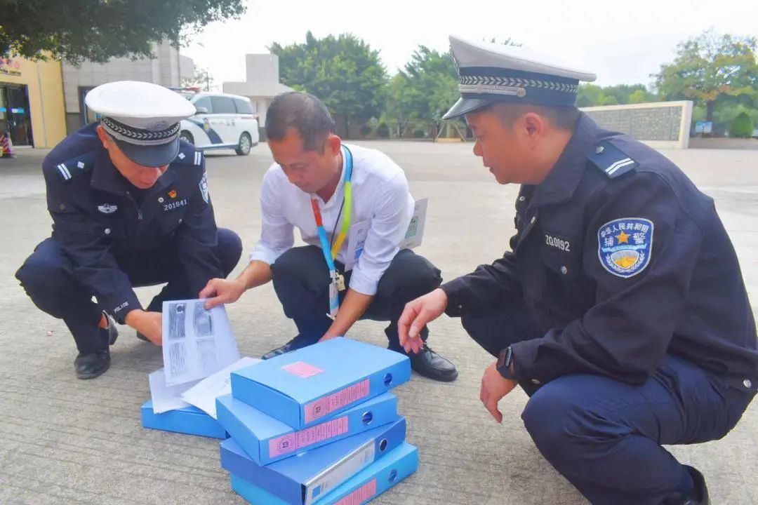 校車安全檢查,筑牢校園交通安全防線 圖片