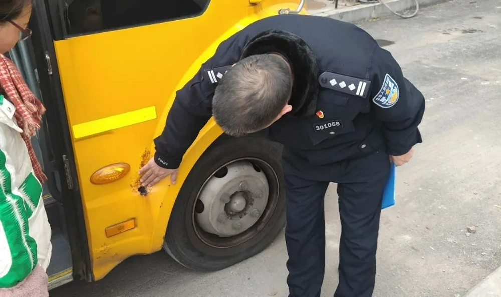 校車安全不容忽視 筑牢校園交通安全“防護墻” 校車安全不容忽視 筑牢校園交通安全“防護墻”