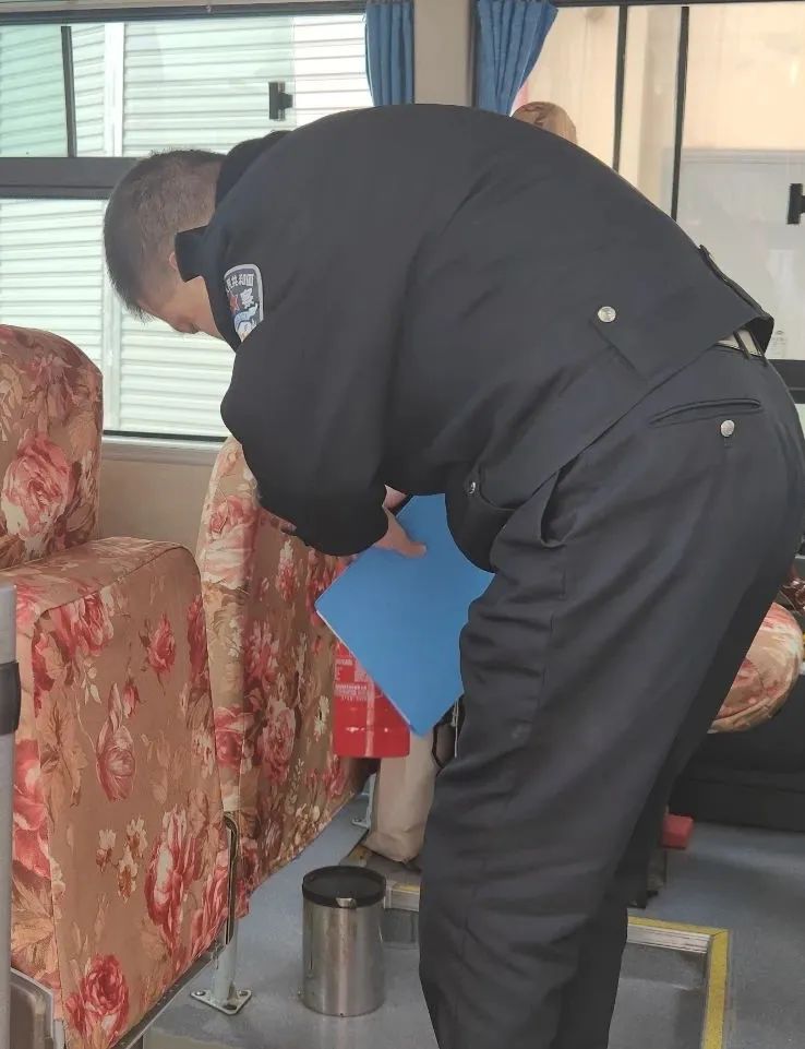 校車安全不容忽視 筑牢校園交通安全“防護墻” 校車安全不容忽視 筑牢校園交通安全“防護墻”