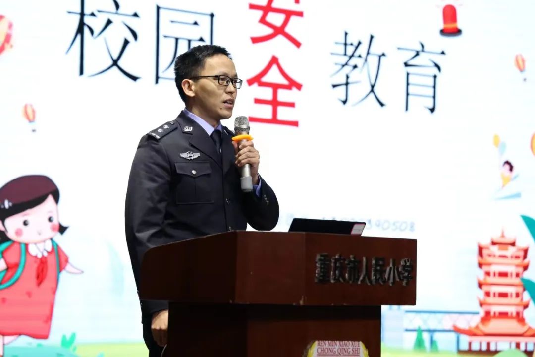 安全課堂+校車檢查 渝中公安“守未”護航平安假期 安全課堂+校車檢查 渝中公安“守未”護航平安假期