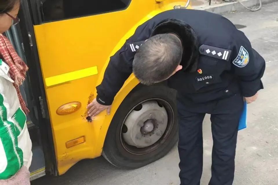 安全課堂+校車檢查 渝中公安“守未”護航平安假期 安全課堂+校車檢查 渝中公安“守未”護航平安假期