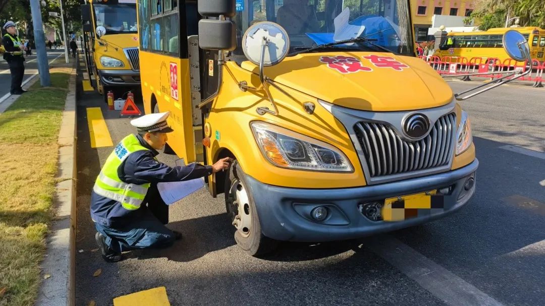 校車“開工”準備中! 圖片