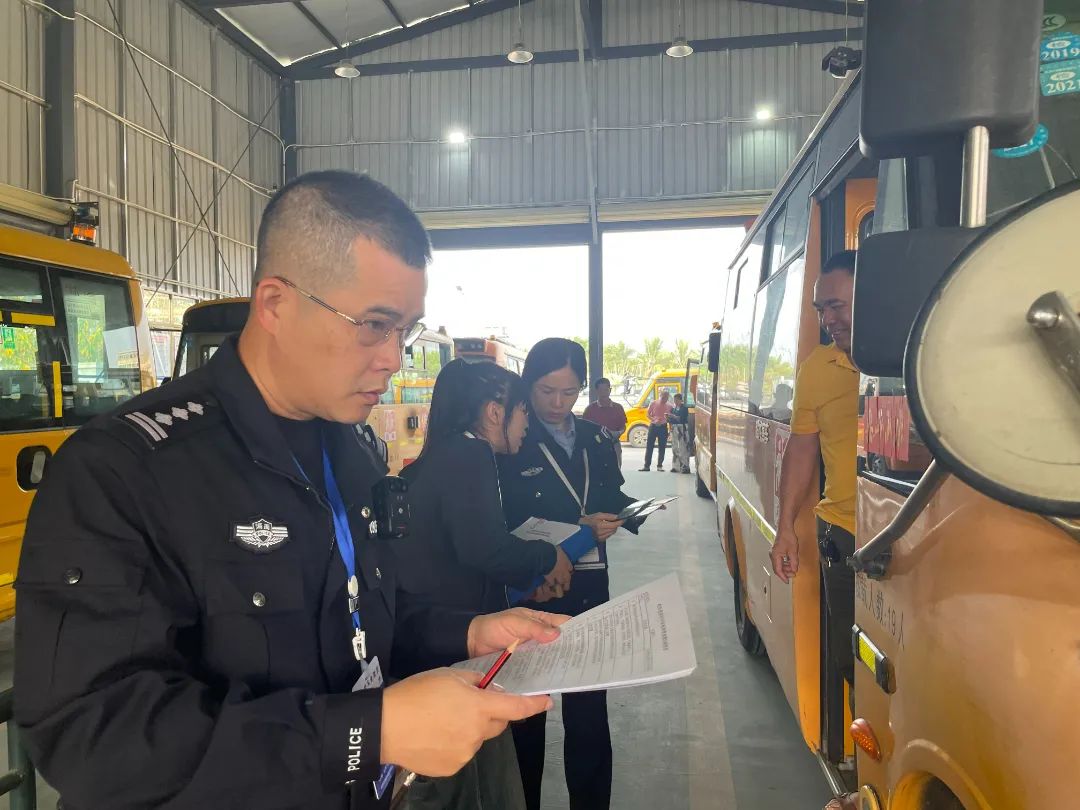 開學季丨校車“體檢”迎開學,交通安全不馬虎! 圖片