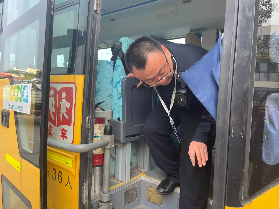 開學季丨校車“體檢”迎開學,交通安全不馬虎! 圖片