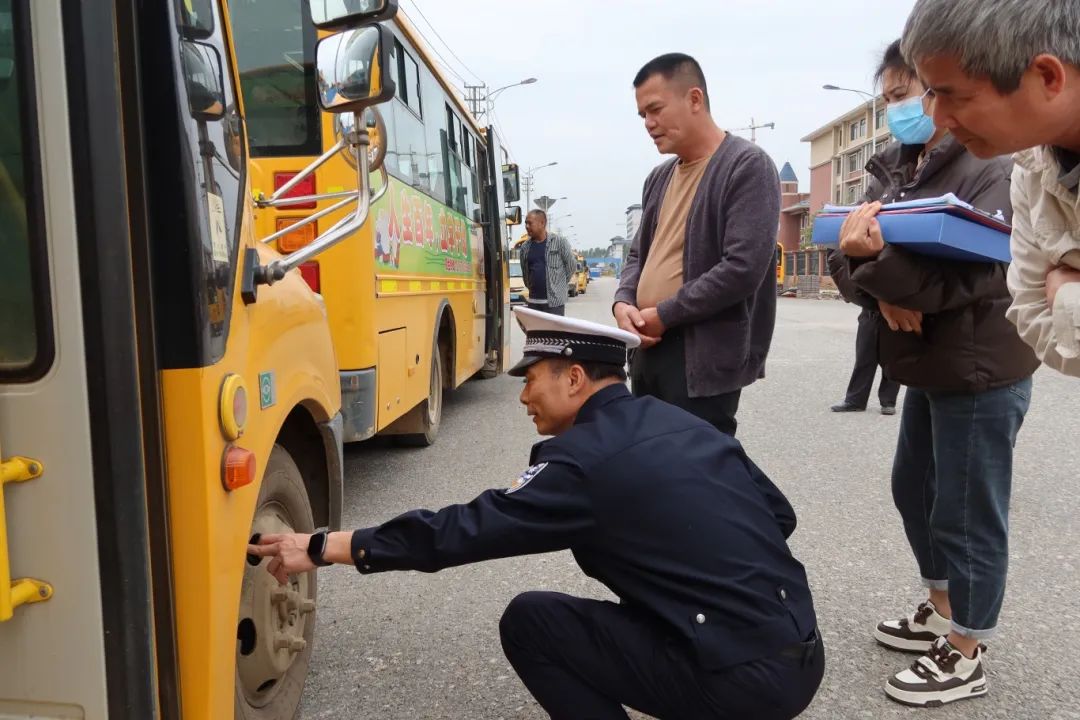校車“大體檢”，筑牢“安全墻”