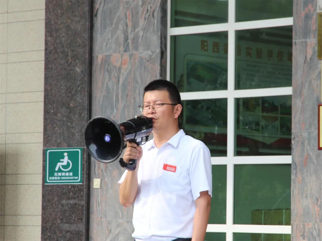 安全通行 平安校園——陽西德恒實驗學校開展校車安全應急演練 圖片