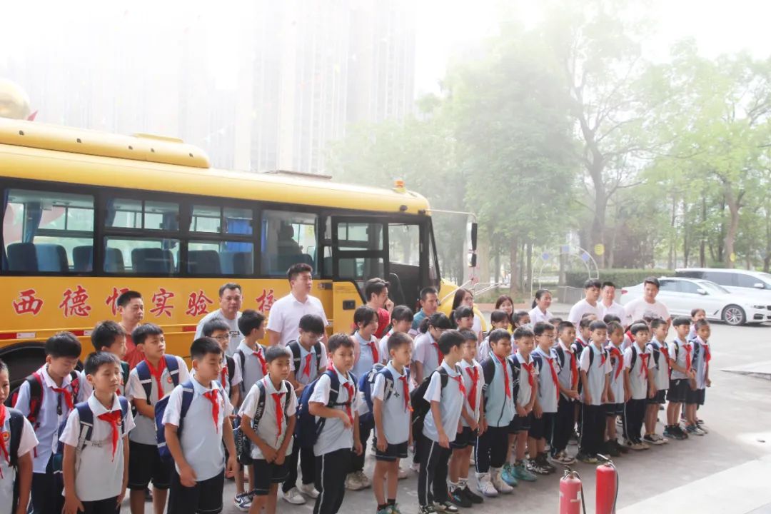 安全通行 平安校園——陽西德恒實驗學校開展校車安全應急演練 圖片