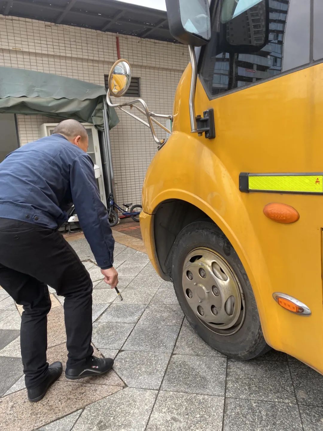 安全乘車,平安“童”行--祁陽市伯爵幼兒園校車安全應急演練 安全乘車,平安“童”行--祁陽市伯爵幼兒園校車安全應急演練