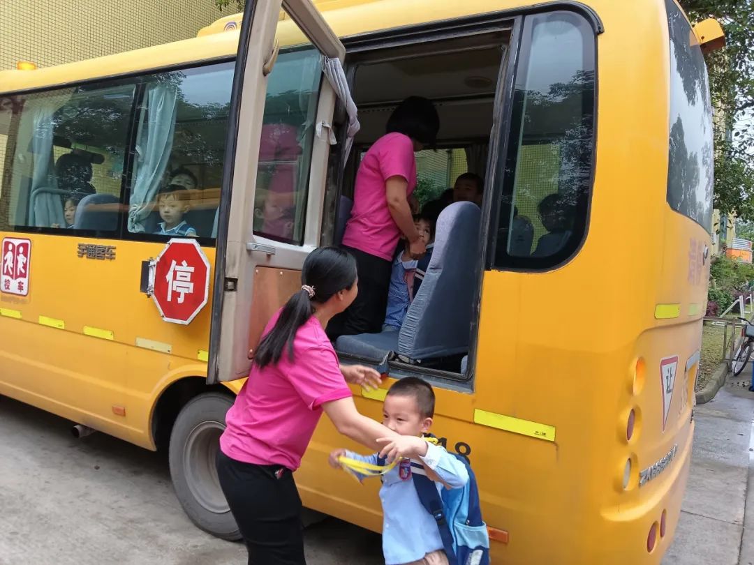 安全乘車,平安“童”行——2023學年下學期校車安全應急演練 安全乘車,平安“童”行——2023學年下學期校車安全應急演練