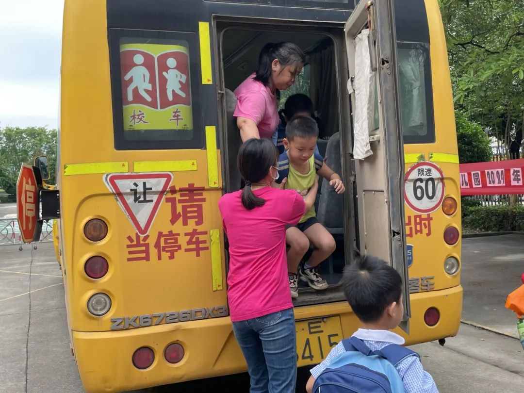 安全乘車,平安“童”行——2023學年下學期校車安全應急演練 安全乘車,平安“童”行——2023學年下學期校車安全應急演練