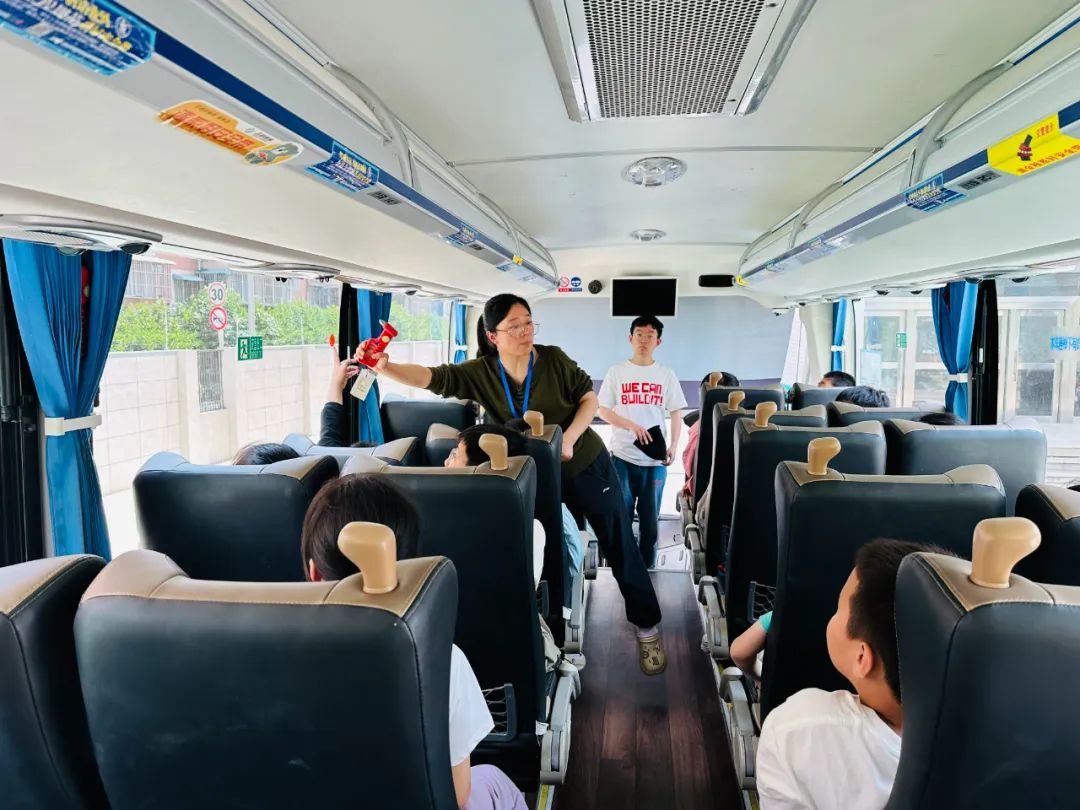 校車演練不松懈 交通安全記心間 圖片