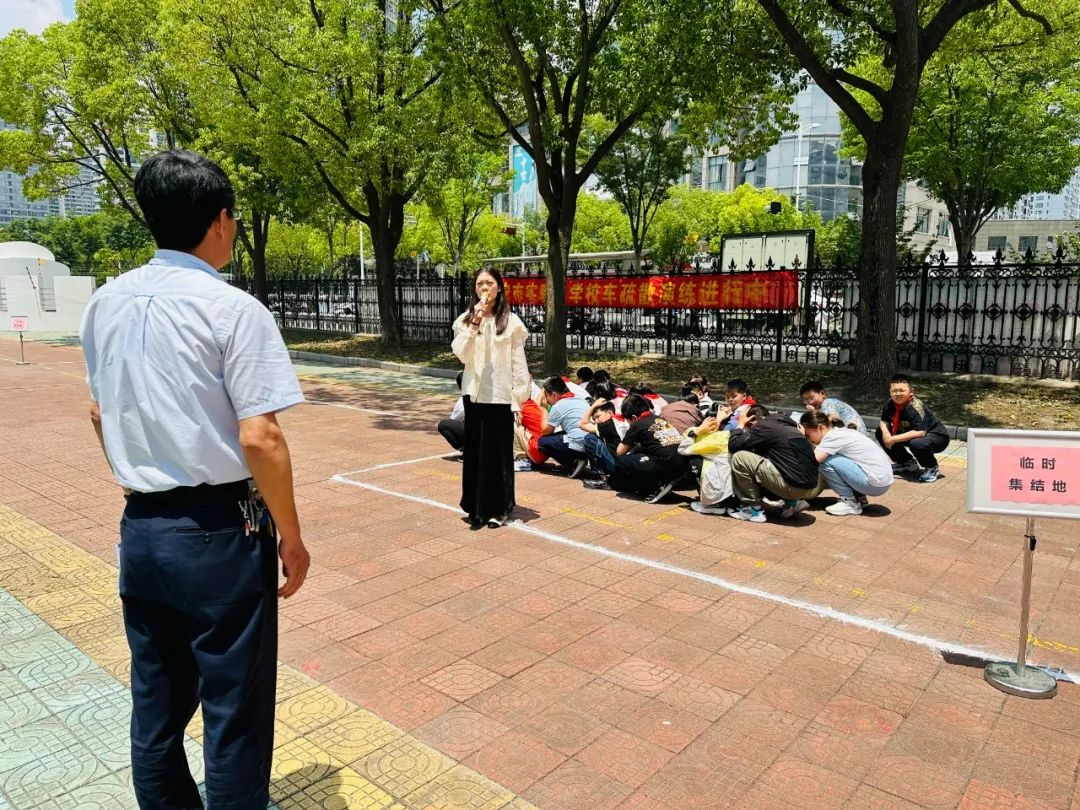 校車演練不松懈 交通安全記心間 校車演練不松懈 交通安全記心間