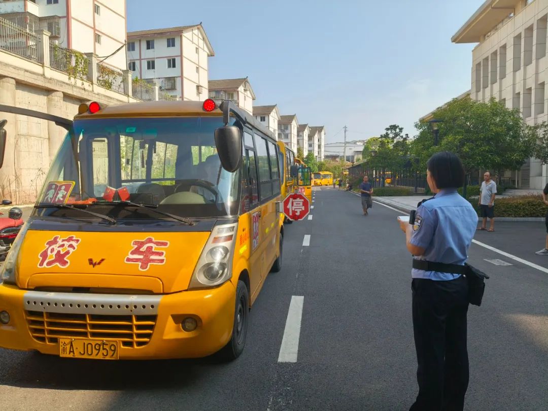 護(hù)航開學(xué)季 | 強(qiáng)化校車安全檢查,擰緊校車出行“安全閥”! 圖片