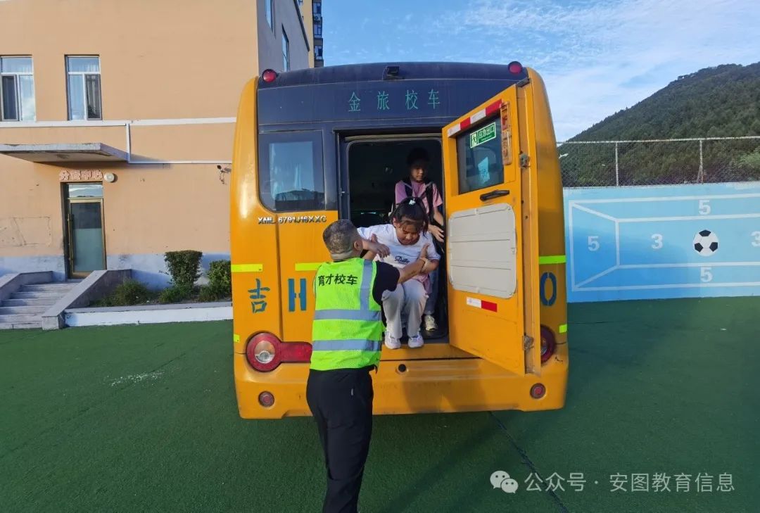 【安全】校車安全無小事 應急演練防未然 圖片