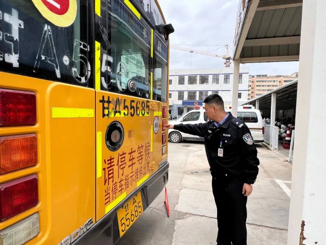 河北交警大隊:校車定期“體檢”,擰緊出行“安全閥” 圖片