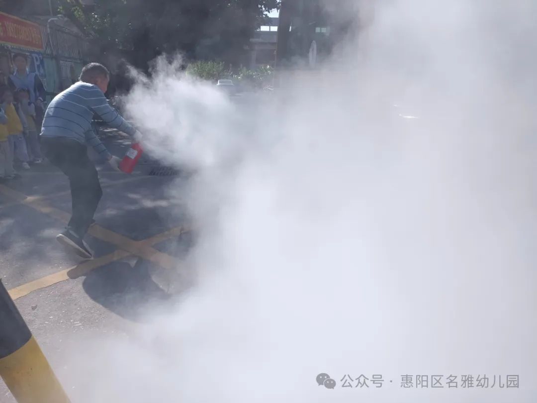 【校車安全】快樂乘車,安全“童”行——名雅幼兒園校車安全演練 【校車安全】快樂乘車,安全“童”行——名雅幼兒園校車安全演練