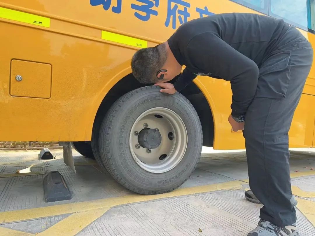 【安全教育】為愛護(hù)航,安全“童”行--布朗幼兒園校車安全演練 【安全教育】為愛護(hù)航,安全“童”行--布朗幼兒園校車安全演練