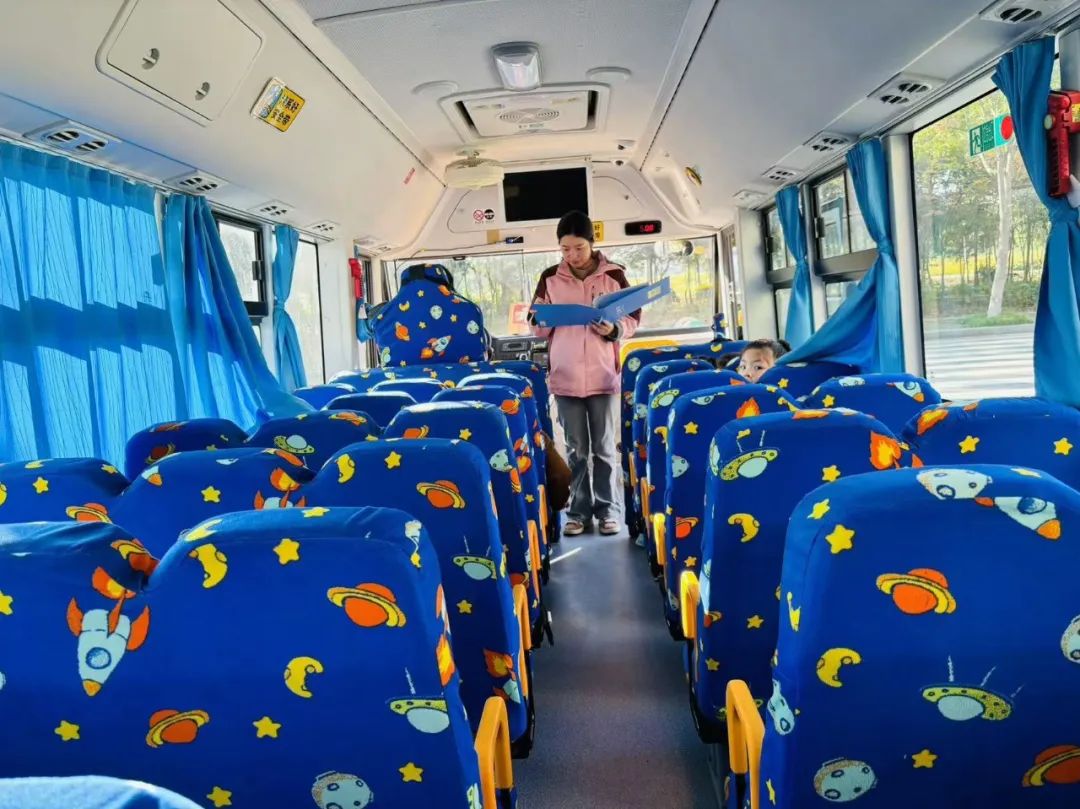 【安全教育】為愛護(hù)航,安全“童”行--布朗幼兒園校車安全演練 【安全教育】為愛護(hù)航,安全“童”行--布朗幼兒園校車安全演練