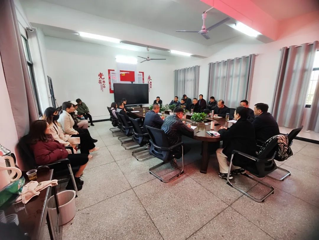 守護校車安全,共筑平安校園——麻城市第十七小學在行動 圖片