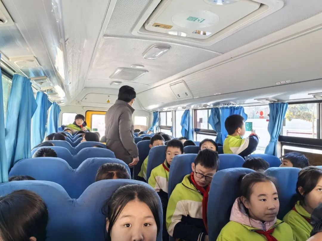 守護校車安全,共筑平安校園——麻城市第十七小學在行動 圖片