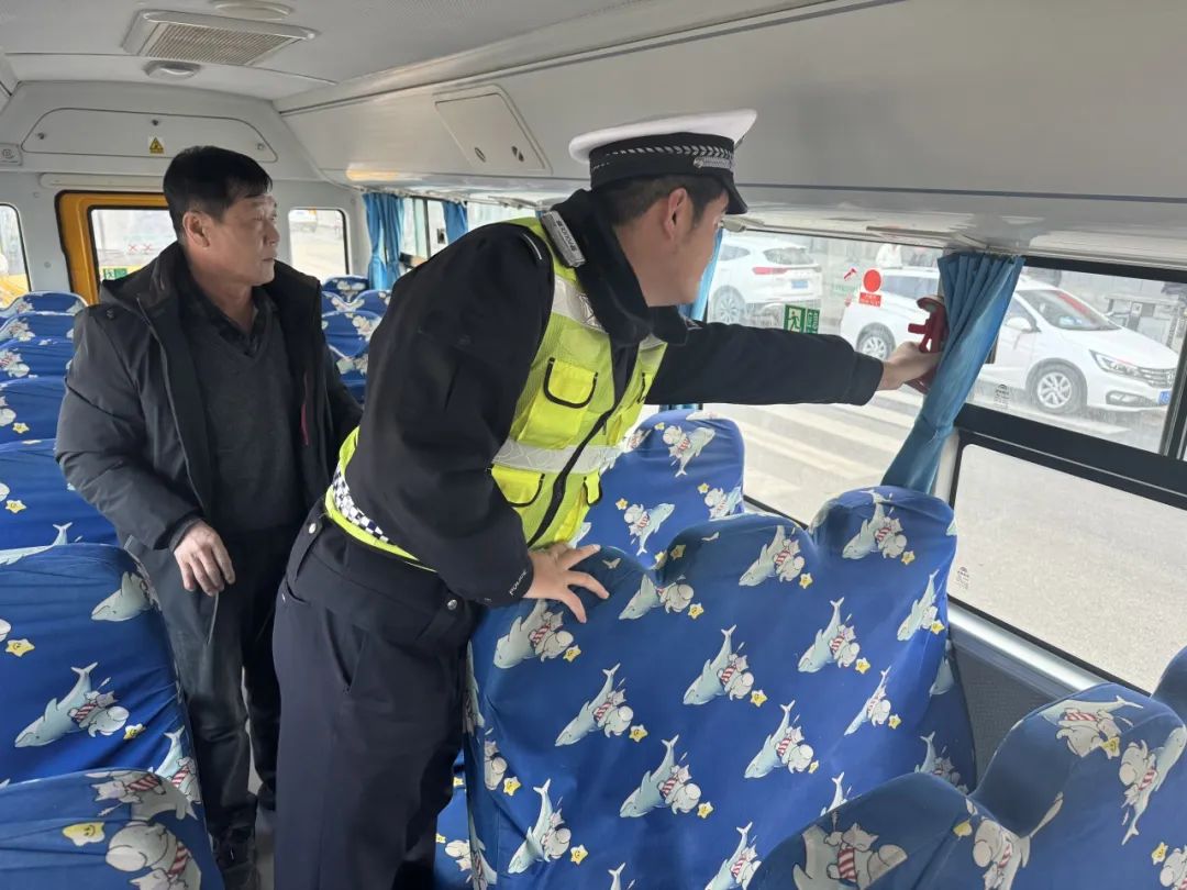 冬季行動 | 安塞交警:排查校車安全隱患 確保學生安全出行 圖片