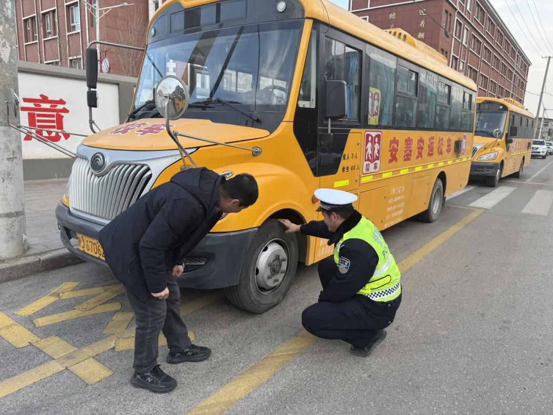 冬季行動 | 安塞交警:排查校車安全隱患 確保學生安全出行 圖片