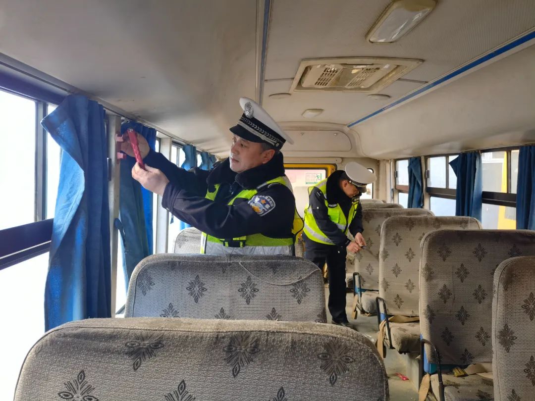 【冬季行動】擰緊校車“安全閥” 筑牢寒假前交通安全防線 圖片