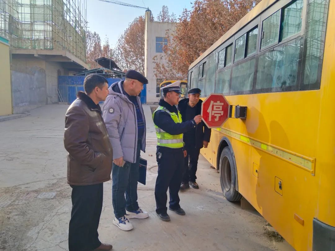 【冬季行動】擰緊校車“安全閥” 筑牢寒假前交通安全防線 圖片