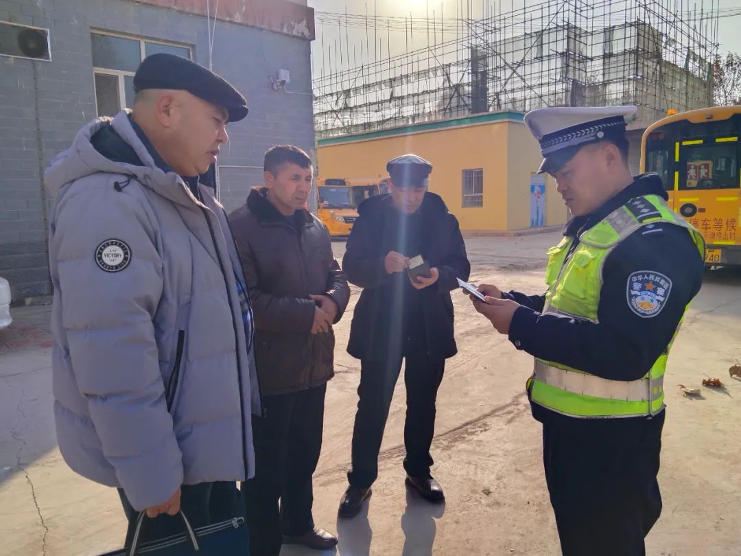 【冬季行動】擰緊校車“安全閥” 筑牢寒假前交通安全防線 圖片