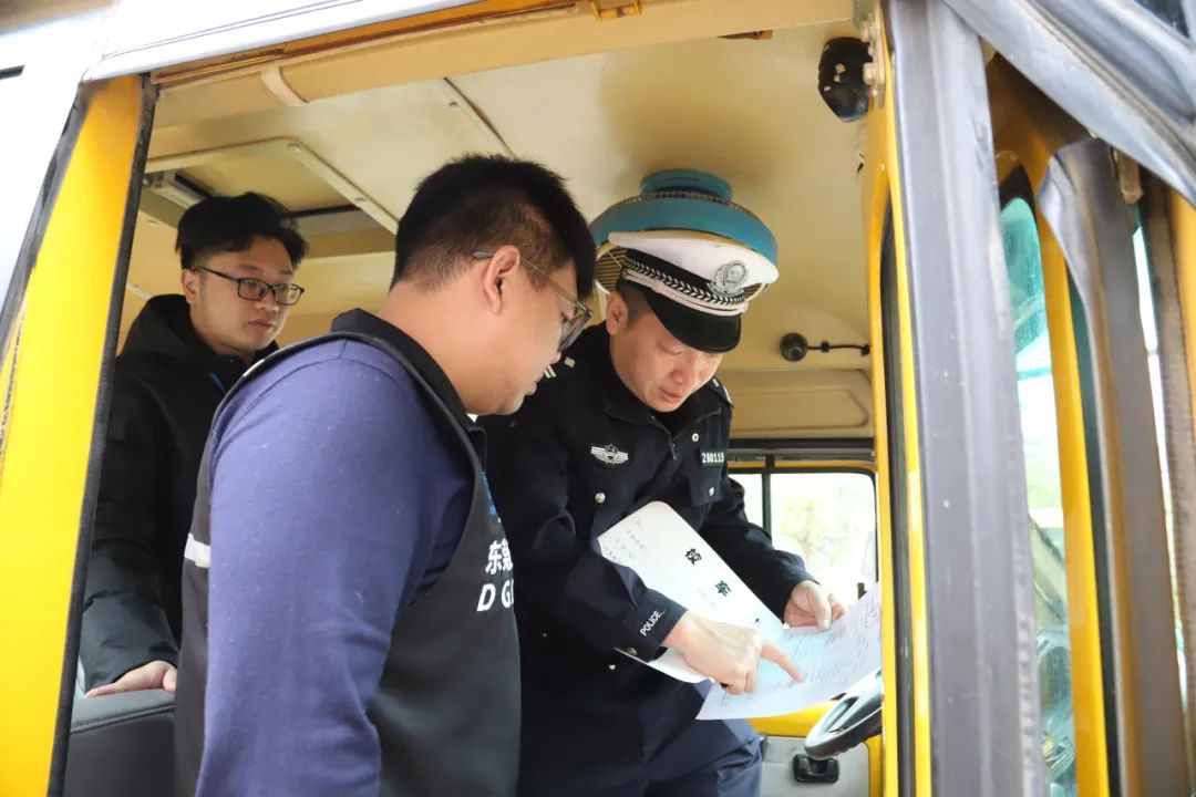 謝崗鎮嚴把校車安全關 守護上學平安路 謝崗鎮嚴把校車安全關 守護上學平安路