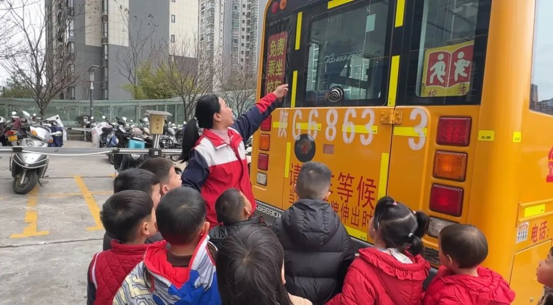 【搖籃資訊】安全乘校車 平安伴我行——金色搖籃幼兒園校車安全演練 圖片