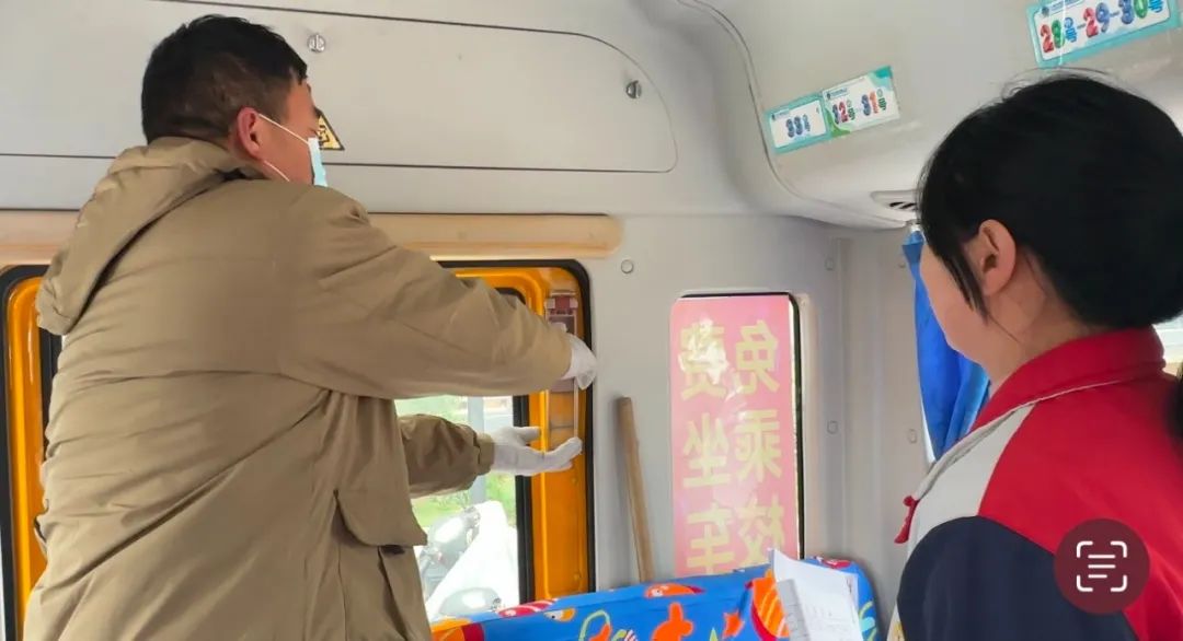 【搖籃資訊】安全乘校車 平安伴我行——金色搖籃幼兒園校車安全演練 圖片