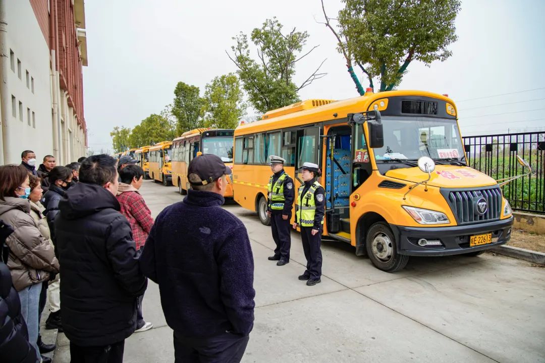 校車 “健康體檢”ing，擰緊出行“安全閥”!