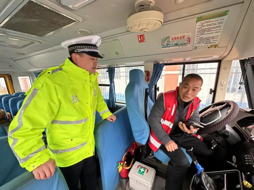 【玉桂校區】筑牢安全防線,護航平安上學路—— 咸寧實驗外國語學校玉桂校區開展校車安全專項檢查 【玉桂校區】筑牢安全防線,護航平安上學路—— 咸寧實驗外國語學校玉桂校區開展校車安全專項檢查