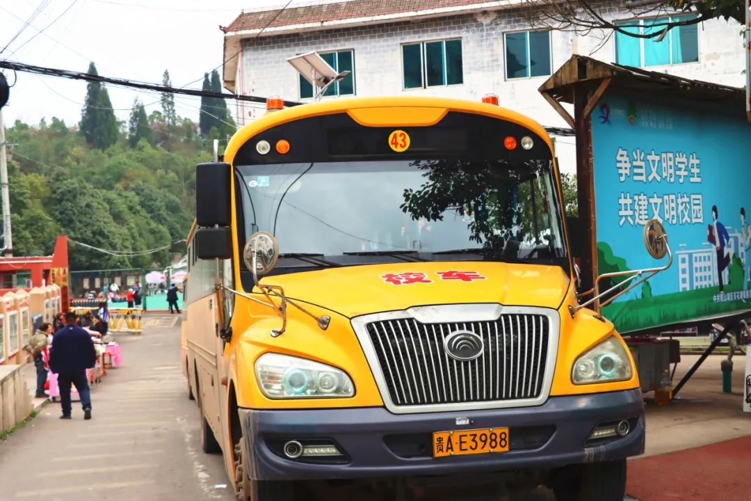 以事故為鏡強責任,嚴抓校車安全保平安 圖片