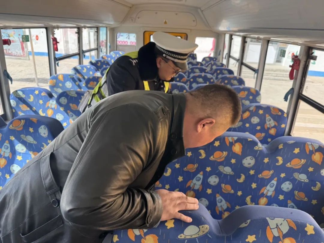 擰緊校車“安全閥” 守護(hù)平安“上學(xué)路” 擰緊校車“安全閥” 守護(hù)平安“上學(xué)路”