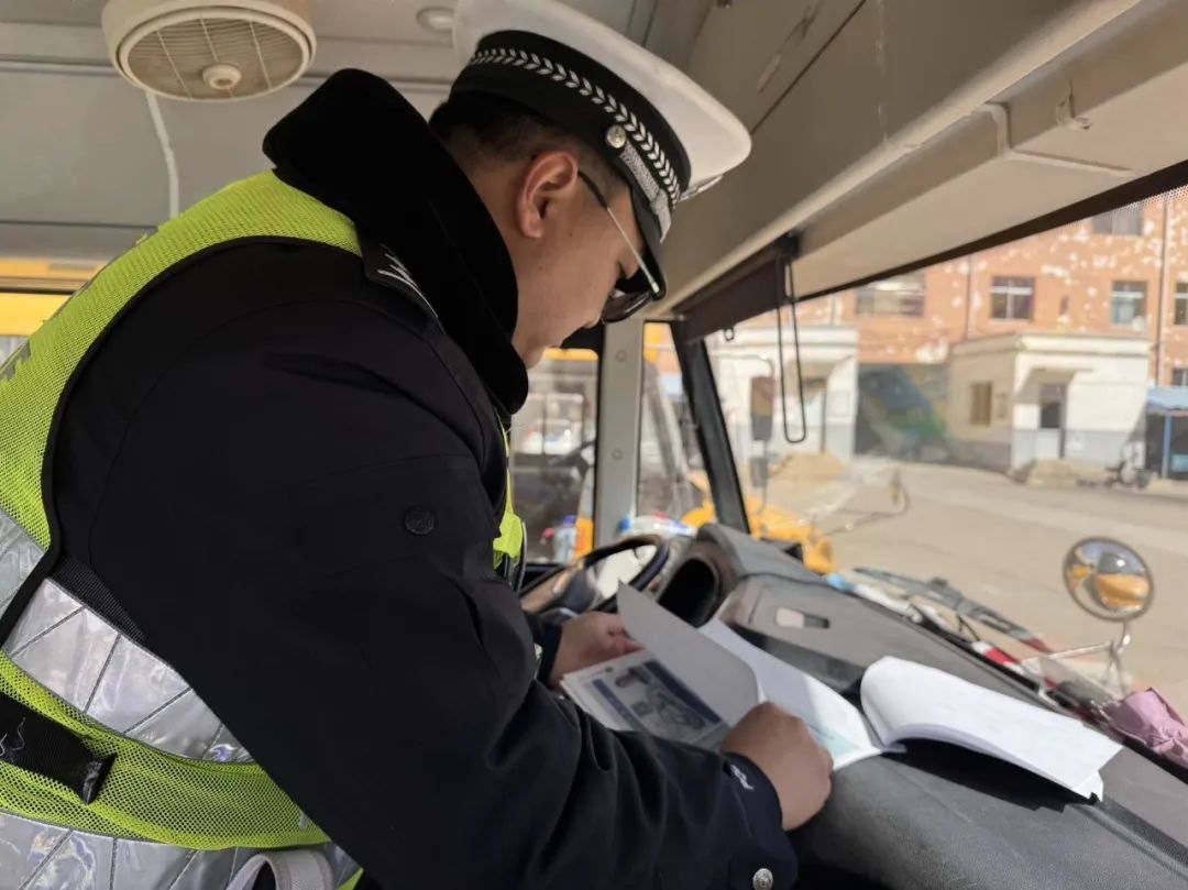 擰緊校車“安全閥” 守護(hù)平安“上學(xué)路” 擰緊校車“安全閥” 守護(hù)平安“上學(xué)路”