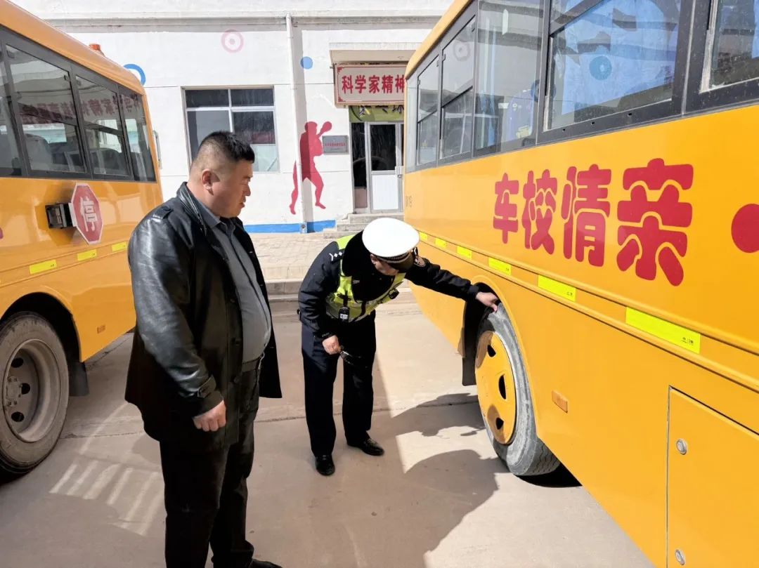 擰緊校車“安全閥” 守護(hù)平安“上學(xué)路” 擰緊校車“安全閥” 守護(hù)平安“上學(xué)路”