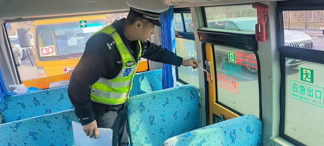 強化校車安全檢查 擰緊出行“安全閥” 圖片