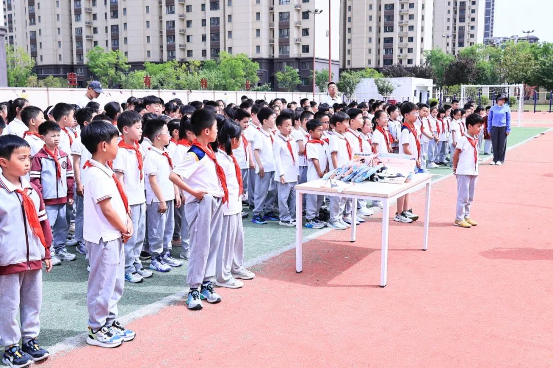 【曲江三小“名校+”教育集團】筑牢校車安全防線 守護學生平安出行——校車安全演練活動 圖片