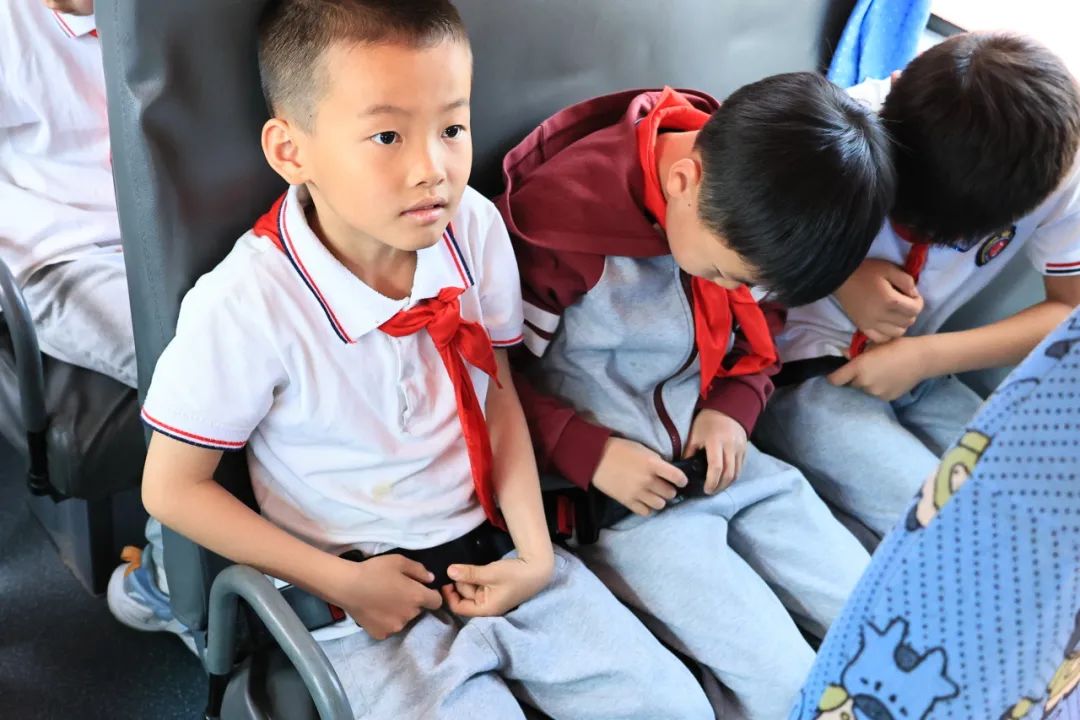 【曲江三小“名校+”教育集團】筑牢校車安全防線 守護學生平安出行——校車安全演練活動 圖片