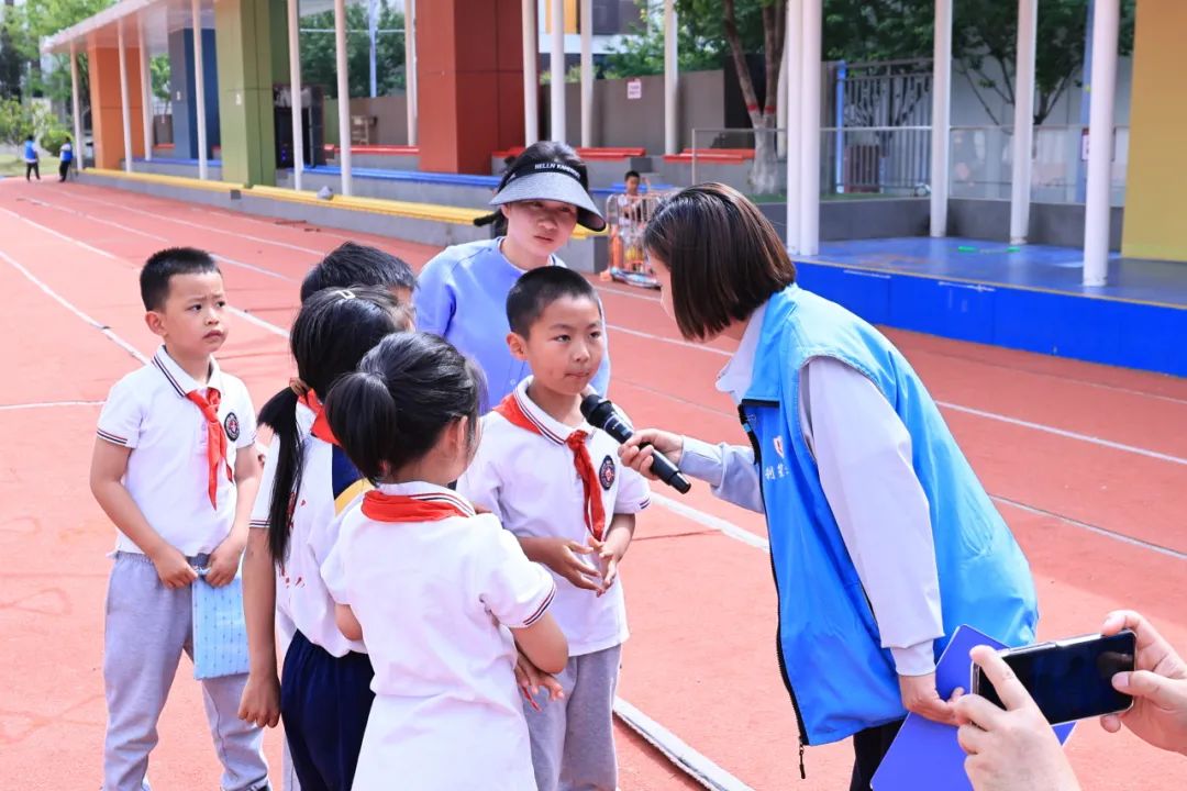 【曲江三小“名校+”教育集團】筑牢校車安全防線 守護學生平安出行——校車安全演練活動 【曲江三小“名校+”教育集團】筑牢校車安全防線 守護學生平安出行——校車安全演練活動