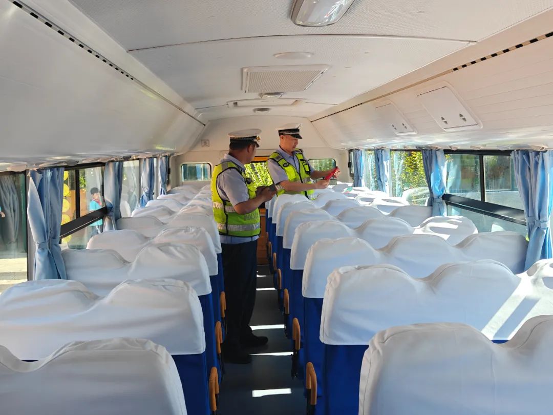 教聯體在行動丨高里街道中心學校迎接校車安全檢查