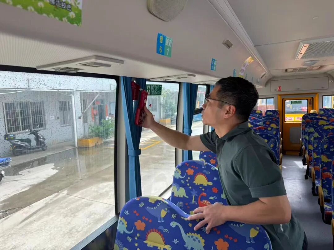 新學期,佛汽校車準備好了! 新學期,佛汽校車準備好了!